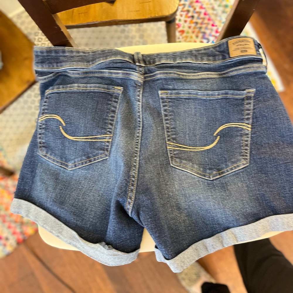 Signature by Levi Strauss denim mid-rise slim shorts size 14, fold up